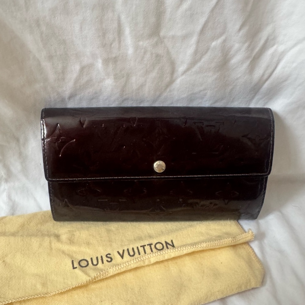 Louis Vuitton Monogram Vernis Burgundy Sarah Long Wallet w/ Dust Bag